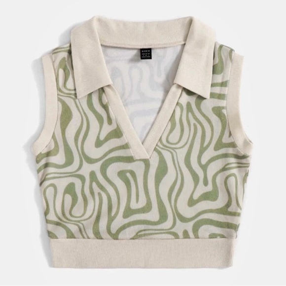 SHEIN Tops - SHEIN Green Print Collared V-Neck Tank Crop Top